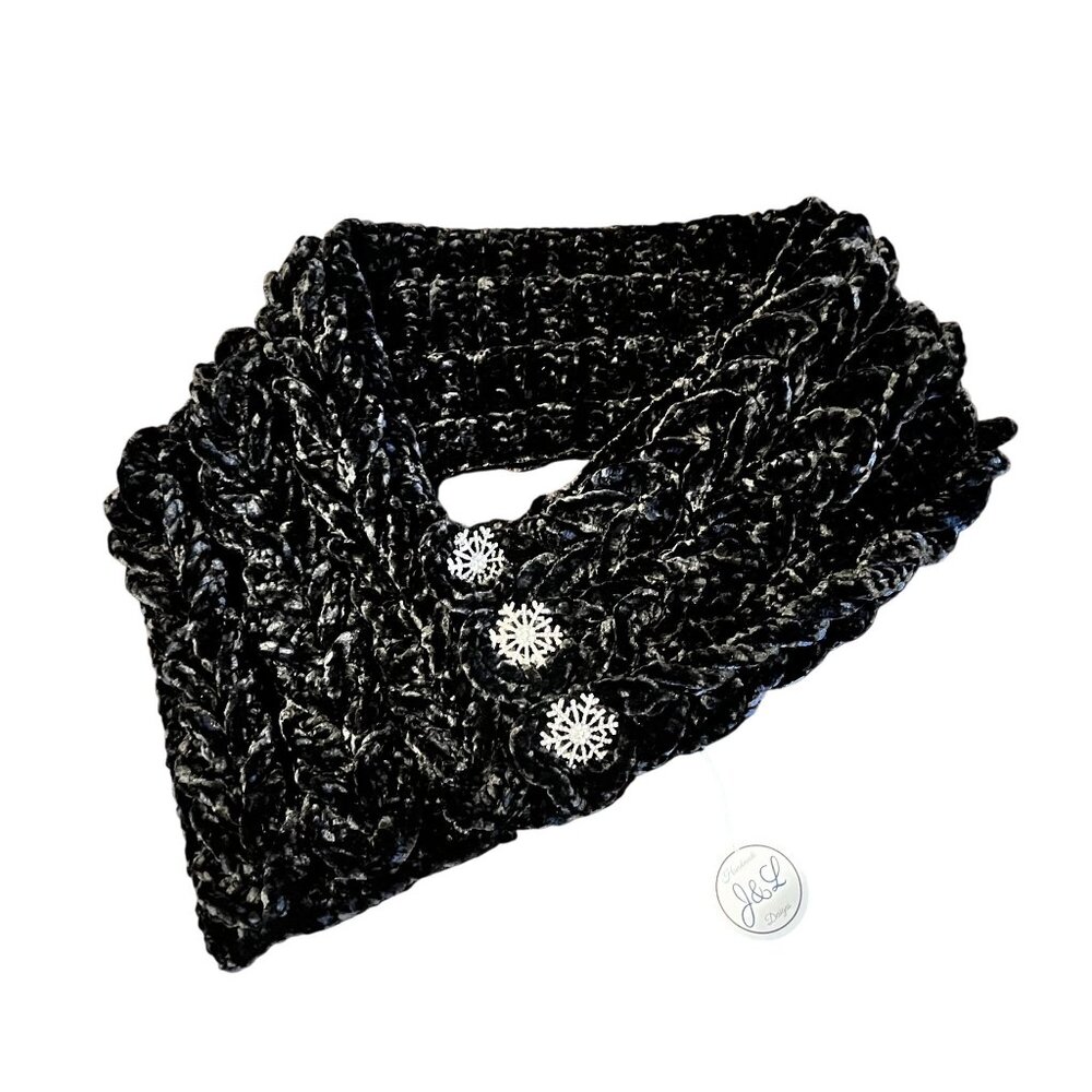 Handmade Black Velvet Crochet Infinity Scarf Rhinestone Snowflake Accents‎  J&L